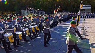 Regimentsgruß Marsch Ausmarsch WachbataillonMusikkorps der Bundeswehr Abschlussappell 13102021 [upl. by Kcirdla530]