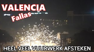 KRANKZINNIG VUURWERK AFSTEKEN PALAU GAAT LOS Tijdens Las Fallas Valencia [upl. by Yanarp49]