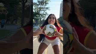 La patinadora futbolista si existe jajaj [upl. by Hagerman471]