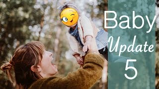 Baby Update  5 Monat  Beikost Krabbelversuche Katzenliebe [upl. by Nauqyaj57]