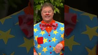 Can you sign Race with Mr Tumble makaton somethingspecial learning ytshorts [upl. by Gregor]