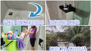 LIMPEZA DE PISO DE BANHEIROACHEI O PRODUTO CERTO 🧹🪣🧽 MUITA CHUVA NO RJ 💦🌧️⛈️ [upl. by Eamon]