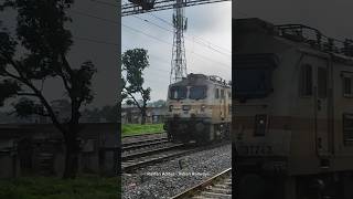 37243 Kalyan WAP7 Leading NANDAN KANAN Express Thrashes Bamrauli [upl. by Lalittah969]