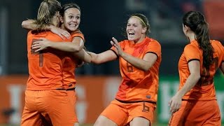 Kom ook naar de Oranjevrouwen tegen Italië [upl. by Sirrad843]