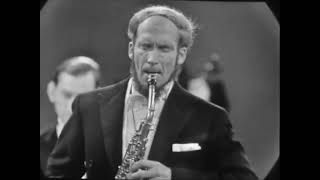 SIGURD RASCHER LARS ERIK LARSSON Concerto op 14 for alto saxophone fragment Dutch TV 1960 [upl. by Aber]