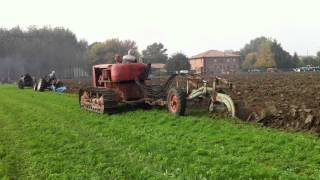 Aratura con trattori SuperLandini OM 513 e Fiat cingolati a Mirabello 2013 [upl. by Moyra888]