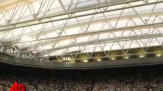 Wimbledons New Roof Closes for the First Time [upl. by Silvestro]