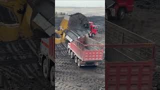 Huge Caterpillar Wheel Loader Loading Trucks With One Pass [upl. by Asila644]