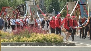 Braniewo Tłumy wiernych na procesji Bożego Ciała [upl. by Ynnav631]