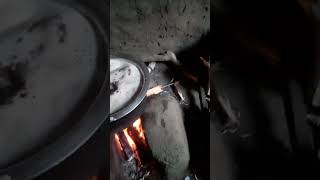 Boiling tea the villagelife styleshortsvillagelifestyleyoutubeshortstea [upl. by Jacquelynn]