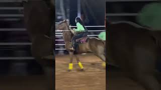 A very brave woman horse caballos horsesports horseraces caballoyrodeo caballos music bass [upl. by Yablon]