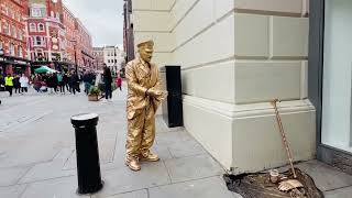 Gold man statue revealed how his daily routine works Setting up process explained Levetating trick [upl. by Coombs]