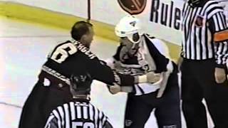 Kelly Buchberger vs Cale Hulse Jan 11 2003 [upl. by Kubis]