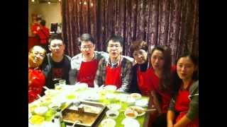 OMG 美语 Beijing Fans Love Hot Pot [upl. by Llenol]