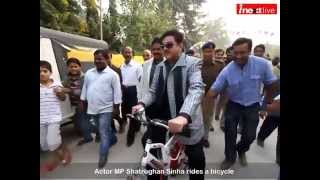 Actor MP Shatrughan Sinha rides a bicycle [upl. by Herv]