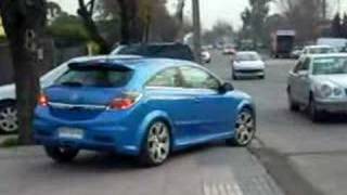 Opel Astra OPC acelerando [upl. by Ursa]