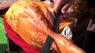 Comment couper le jambon serrano [upl. by Mcleroy]