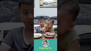 Để em ăn đã thinhhanh funny embe haihuoc beyeu duet treem pets cute baby [upl. by Enahs]