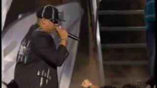 Hector el father cantando quotsolaquot en premios juventud [upl. by Lleznov324]