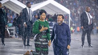 SOUS LA PLUIE LE PST MARCELLO AU STADE AVEC DES MILLIERS DE PERSONNES [upl. by Rutger]