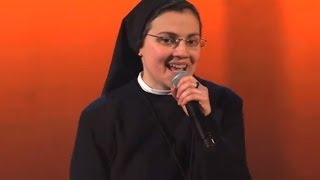 monja sorprende a todos cantando en la voz italia [upl. by Aicemat]