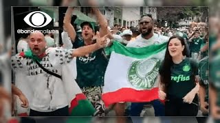 Torcida do Palmeiras invade ruas e bares de São Paulo [upl. by Ameerahs]