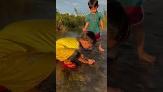 Today we’re catch fish on the bright river cute funnyanimals baby catchingfish [upl. by Cortney]