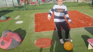 Petit cours techniques de foot dans les Citys de Poitiers ici cest City de BUXEROLLES  tonton Seb [upl. by Huppert]