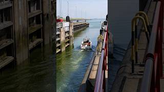 🛥️ Vlissingen Netherlands🇳🇱 Sluicebox TravelwithHugoF boatlock sluicebox sluice sluis [upl. by Macmillan]