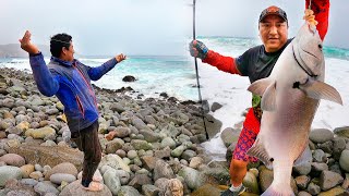 Tremenda Pesca de CHITA en playa de piedras  con CAÑA y linea de mano [upl. by Hakeber]