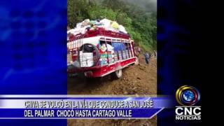 CHIVA SE VOLCÓ EN LA VÍA QUE CONDUCE A SAN JOSÉ DEL PALMAR HASTA CARTAGO VALLE [upl. by Sternick]