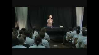 Nick Vujicic No arms no legs no worries Keine Arme keine Beine aber glücklich deutsch [upl. by Nimref641]