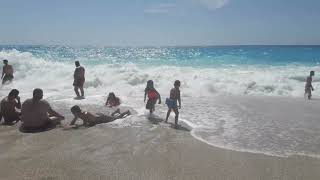 Valovi na plaži Kathisma otok Lefkada Grčka  Waves at Kathisma beach Lefkada Island Greece [upl. by Wixted542]