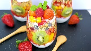 Parfaits  Vasos de Fruta con Yogurt y Granola  Mi Cocina Rápida [upl. by Gnut]