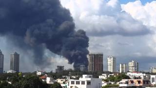 Fuego en la fábrica de plásticos Duralon [upl. by Aicerg]