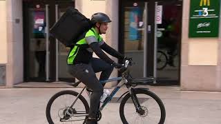 Uber Eats Deliveroo  à Dijon la livraison à vélo de repas est en plein boom [upl. by Darda865]