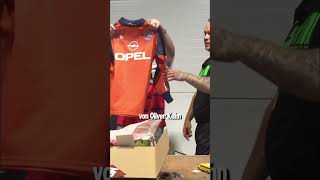 Unterschriebenes Trikot von OLIVER KAHN 😱 [upl. by Malvina]