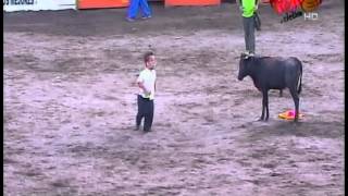 Armando toreando en las Fiestas de Zapote 20132014 [upl. by Unders]