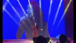 Tàu anh qua núi  Hòa Minzy live khỏi chê chào tiếng Hàn hát tiếng Việt [upl. by Fini]