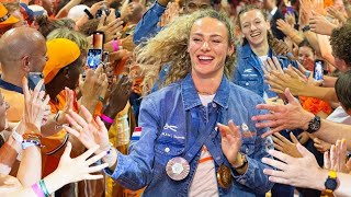 Femke Bol and Lieke Klaver dancing Links Rechts🕺🇳🇱 TeamNL and Snollebollekes in AMAZING PARTY 🎉😄 [upl. by Jeremiah807]