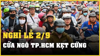 Nghỉ lễ 29 Cửa ngõ TPHCM kẹt cứng xe cấp cứu nhích từng chút qua dòng người  Báo VietNamNet [upl. by Rehotsirk]