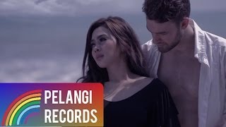 Syahrini  Sandiwara Cinta Official Music Video [upl. by Elem]