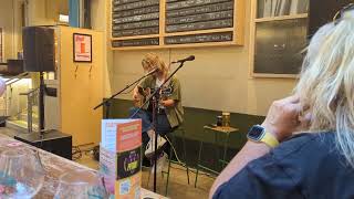 Marika Hackman  quotBetween the Bars Acousticquot Elliott Smith cover Manchester August 31st 2024 [upl. by Vharat]