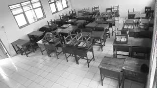 SERAM Di dalam ruang kelas kursi amp meja bergerak sendiri [upl. by Carmencita]