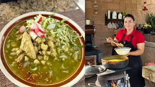 Pozole Verde de Pollo  Para Festejar el Día de las Madres  La Herencia de las Viudas [upl. by Aihtnamas]