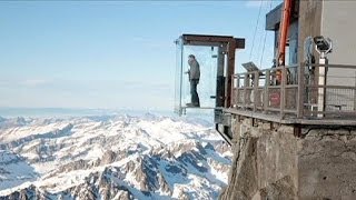 quotUn passo nel vuotoquotUn cabina di vetro sulla cima del Monte Bianco [upl. by Aissatsan]