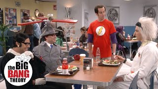 Howards Sheldon Costume  The Big Bang Theory [upl. by Marsiella]