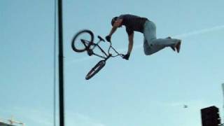 josh hult wins bmx open chicago 2009 [upl. by Ydner40]