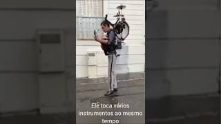 Ele toca vários instrumentos ao mesmo tempo [upl. by Annais174]