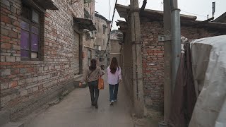 Chinas Urban Village Walk I got lost in these narrow alleys Huayan Village华岩村 Chongqing・4K [upl. by Hannie452]